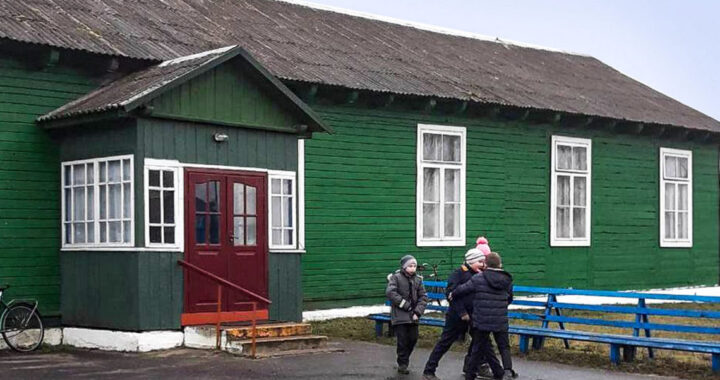 И снова о конфликте вокруг Омеленецкой школы. Учителям прежде всего думать нужно о детях!