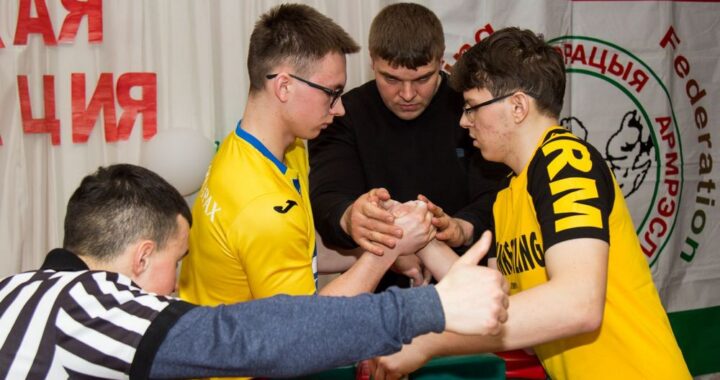 Команда из Каменецкого района победила в республиканских соревнованиях по армрестлингу