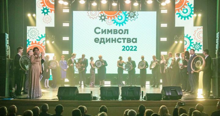 Символ единства белорусского народа вручили Каменецкому району
