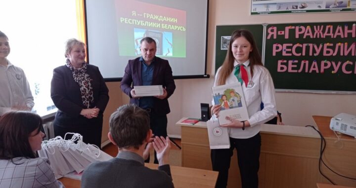 Юных жителей Каменецкого района поздравили с Днем Конституции Республики Беларусь