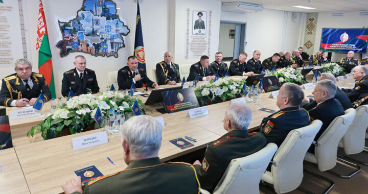 Министр внутренних дел Иван Кубраков в преддверии Дня белорусской милиции провел встречу с высшим офицерским составом