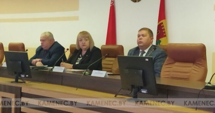 Заседание внеочередной второй сессии Каменецкого районного Совета депутатов 29-го созыва прошло сегодня в Каменце