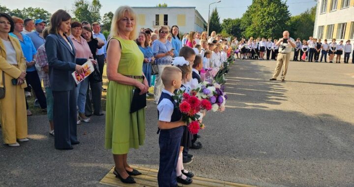 Першы званок 2024/2025 навучальнага года празвінеў для вучняў сярэдняй школы ў Камянюках