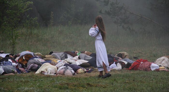 Военно-историческая реконструкция трагических событий мая 1943 года: сожжение мирных жителей деревни Лески