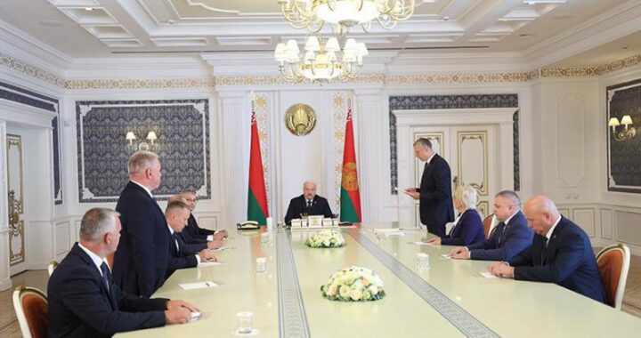 С целью удержать Каменецкий район, поднять выше, – Президент