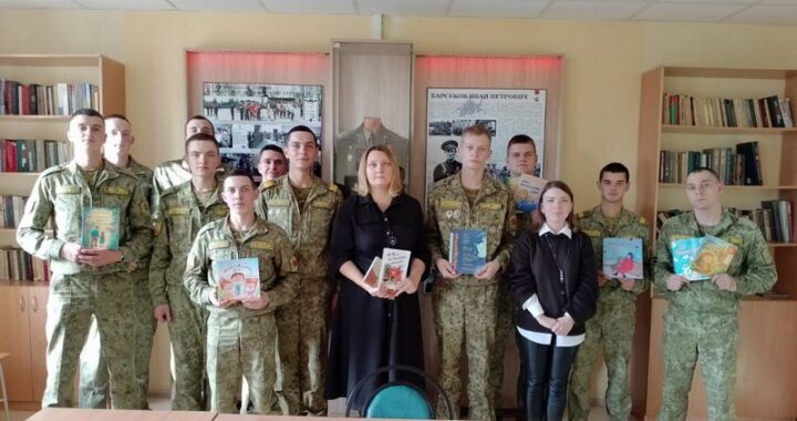 О литературе и не только: писательница побывала в гостях у пограничников